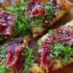 crispy arugula prosciutto pizza - featured image