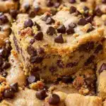 easy one-bowl chocolate chip cookie bars - featured image